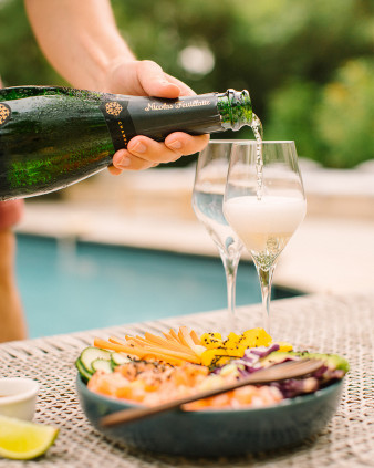 Nicolas Feuillatte Réserve Exclusive Brut - avec un Poke bowl